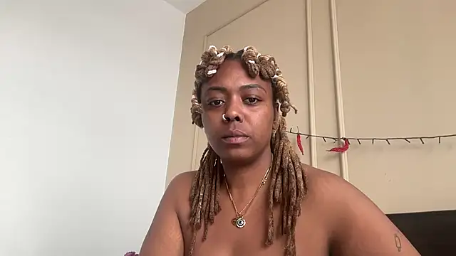 Snapshot of ChocolateCakeQueen chatting on March 4, 2025, 4:41 pm ChocolateCakeQueen online show from March 4, 2025, 4:41 pm