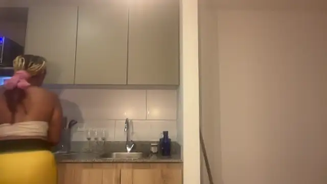 ChocolateCakeQueen online show from December 17, 2025, 12:59 am