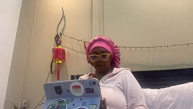 Snapshot of ChocolateCakeQueen chatting on March 11, 2025, 7:57 am ChocolateCakeQueen online show from March 11, 2025, 7:57 am