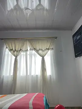 Snapshot of hannahb-e chatting on February 15, 2025, 2:22 pm hannahb-e online show from February 15, 2025, 2:22 pm