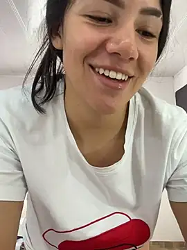 Snapshot of hannahb-e chatting on February 15, 2025, 5:28 pm hannahb-e online show from February 15, 2025, 5:28 pm