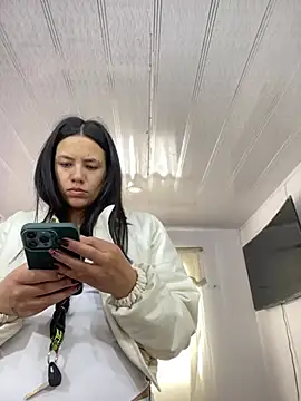 Snapshot of hannahb-e chatting on February 19, 2026, 5:10 pm hannahb-e online show from February 19, 2026, 5:10 pm