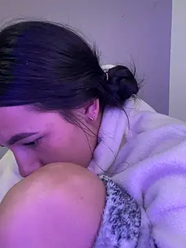 hannahb-e online show from April 16, 2026, 9:39 pm