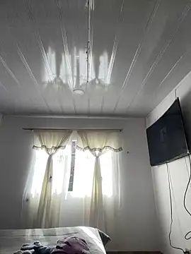 hannahb-e online show from December 18, 2025, 1:48 pm