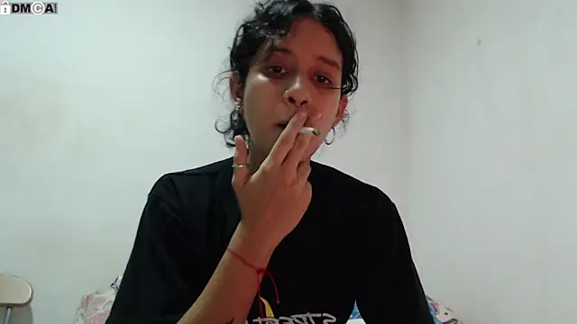 Snapshot of AlinaWoolf_ chatting on January 15, 2026, 2:04 am AlinaWoolf online show from January 15, 2026, 2:04 am