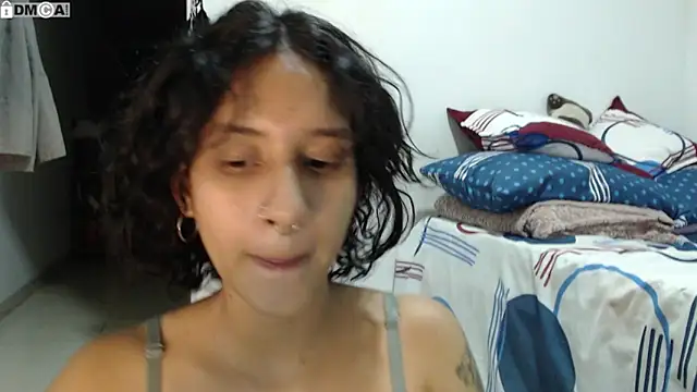 Snapshot of AlinaWoolf_ chatting on November 4, 2025, 4:05 am AlinaWoolf online show from November 4, 2025, 4:05 am