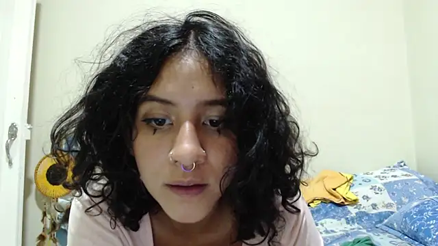 AlinaWoolf  online show from April 16, 2026, 6:14 am