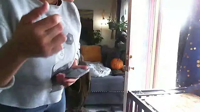 CeceilaMoon online show from November 12, 2025, 5:50 pm