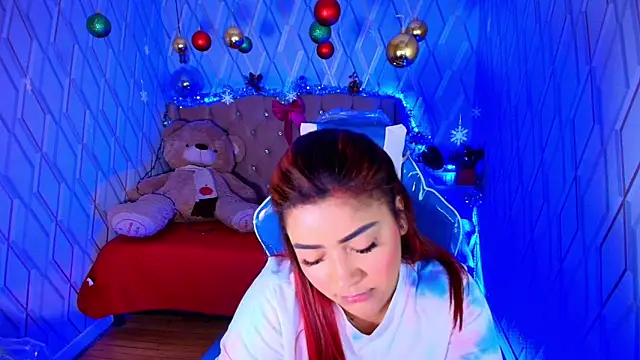 NicolleTaylor online show from December 19, 2025, 3:32 am