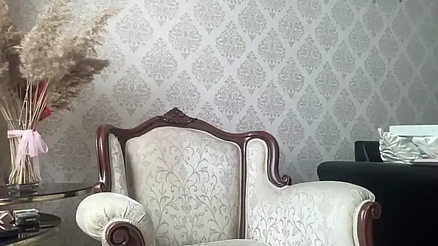 Snapshot of petitebeauty chatting on September 15, 2025, 11:10 am petitebeauty online show from September 15, 2025, 11:10 am