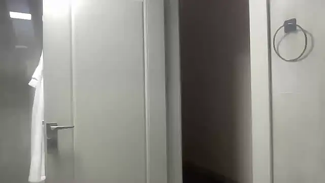 Snapshot of petitebeauty chatting on January 17, 2026, 3:32 am petitebeauty online show from January 17, 2026, 3:32 am