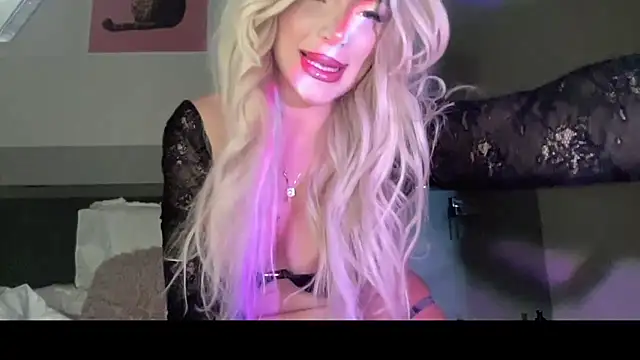 Snapshot of petitebeauty chatting on March 4, 2026, 8:38 pm petitebeauty online show from March 4, 2026, 8:38 pm