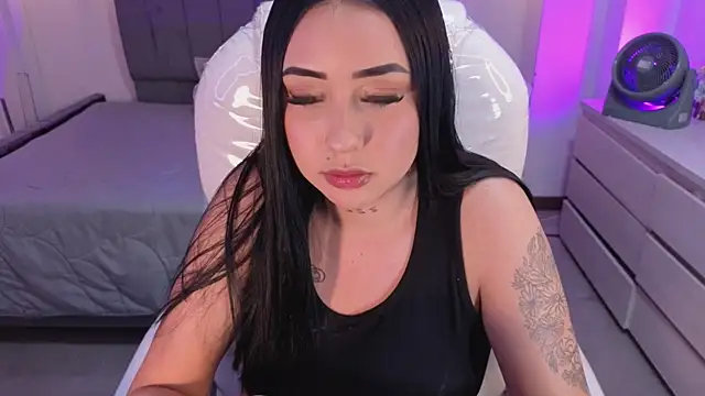 Snapshot of iam_sofiia chatting on April 17, 2026, 8:44 pm iam sofiia online show from April 17, 2026, 8:44 pm