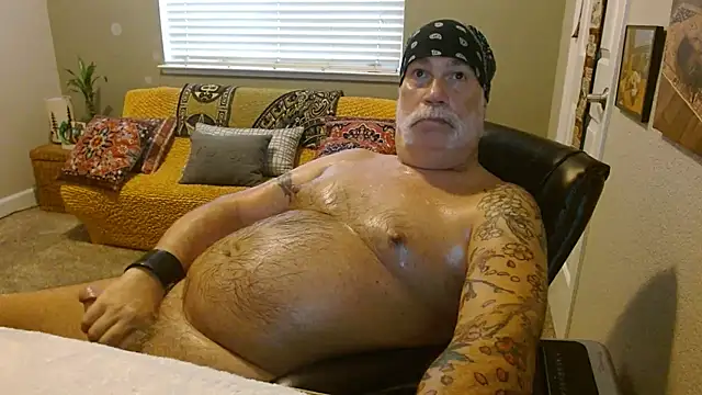 musclebearnips online show from November 4, 2025, 7:06 pm