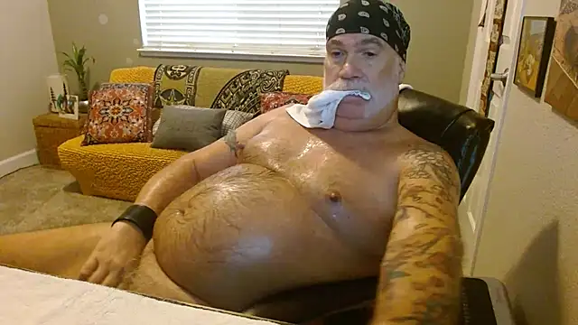 musclebearnips online show from November 8, 2025, 11:41 pm