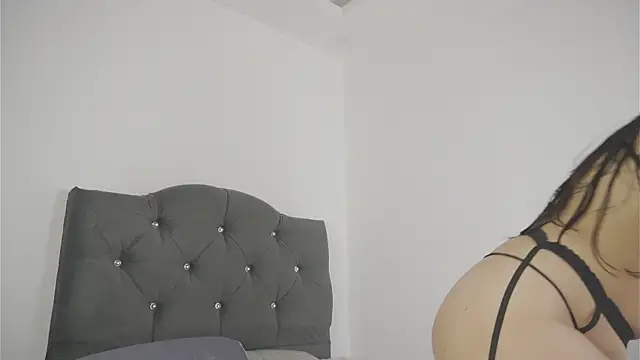 olivia22love online show from April 19, 2026, 4:46 am