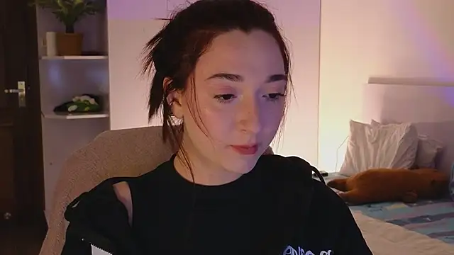 YasmineWest online show from June 14, 2026, 12:06 pm