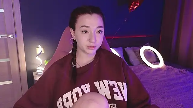 Snapshot of YasmineWest chatting on March 5, 2025, 7:16 am YasmineWest online show from March 5, 2025, 7:16 am