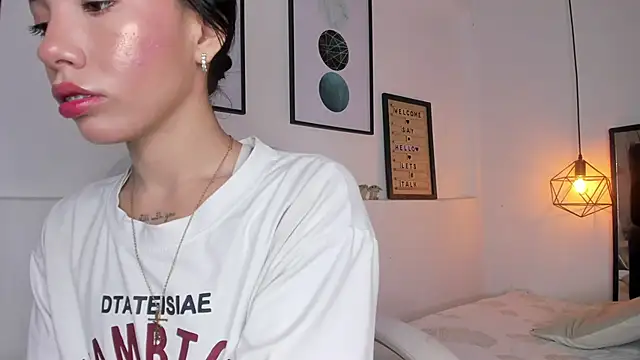 amysc online show from December 5, 2025, 1:43 pm