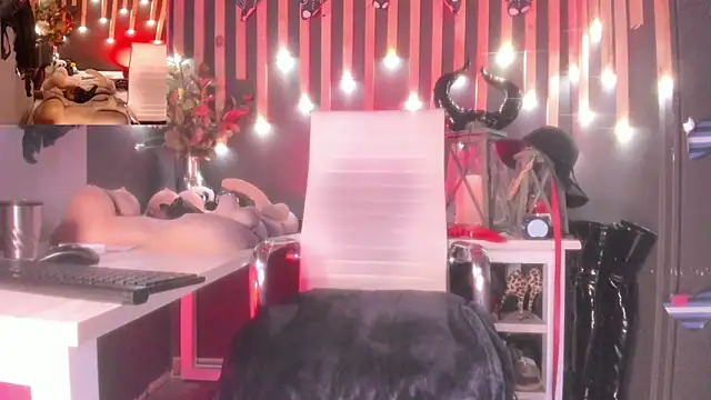 Snapshot of shaaroon_gold chatting on March 21, 2025, 9:23 pm shaaroon gold online show from March 21, 2025, 9:23 pm