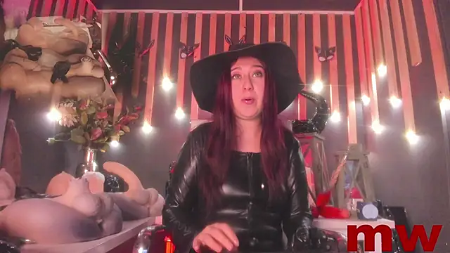 Snapshot of shaaroon_gold chatting on March 11, 2025, 6:19 am shaaroon gold online show from March 11, 2025, 6:19 am