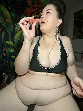 Snapshot of fatfabulous1981 chatting on March 21, 2025, 6:05 am fatfabulous1981 online show from March 21, 2025, 6:05 am