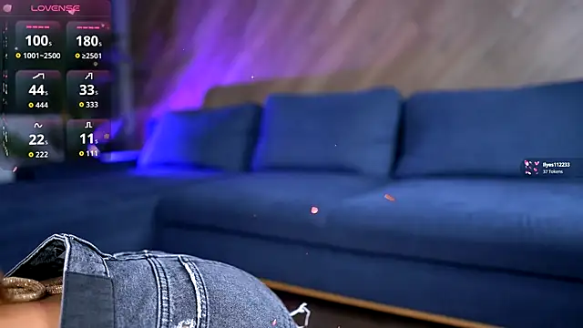 EsmeAinsley online show from December 14, 2025, 2:51 am