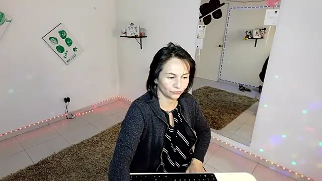 lollita 23  online show from January 13, 2026, 7:18 pm