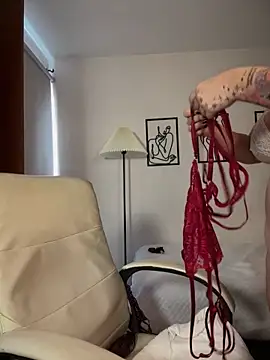 Snapshot of horny_roomiess chatting on February 14, 2026, 2:17 pm horny roomiess online show from February 14, 2026, 2:17 pm