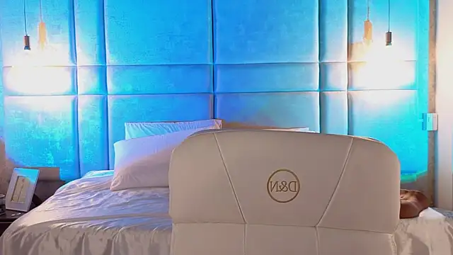 Victoria-Harper online show from October 23, 2025, 11:42 am