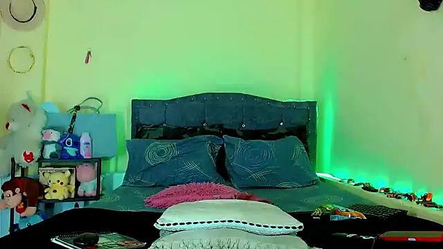 Liamscott  online show from April 17, 2026, 12:13 am