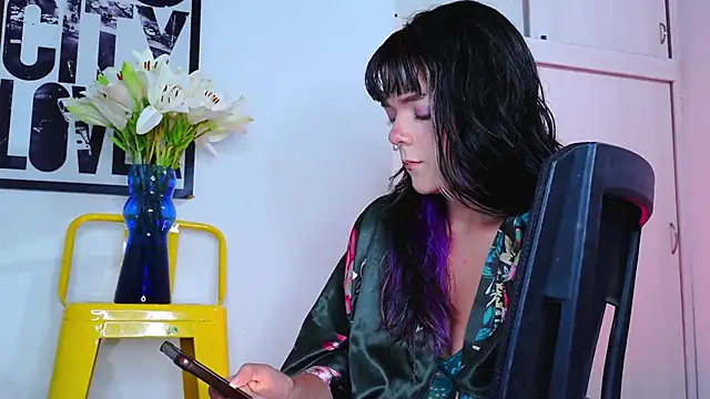 purple em69 online show from November 13, 2025, 3:54 am