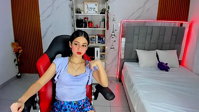 HannaSexyy online show from November 18, 2025, 1:43 am