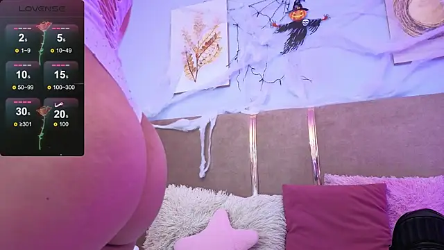 sarah cruzz  online show from November 1, 2025, 9:41 pm