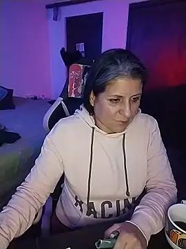 LucifernandaSw online show from May 20, 2026, 4:42 am
