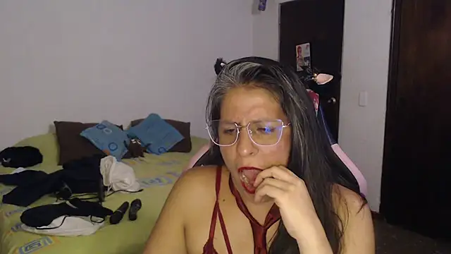 LucifernandaSw online show from May 14, 2026, 5:04 am