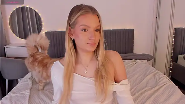 CassieRayss online show from January 12, 2026, 6:42 am