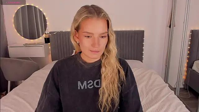 CassieRayss online show from April 8, 2026, 10:06 am