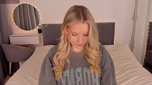 CassieRayss online show from February 25, 2026, 2:28 pm