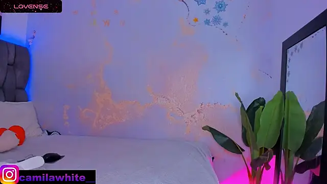Snapshot of camilawhite__ chatting on February 17, 2025, 7:55 pm camilawhite online show from February 17, 2025, 7:55 pm