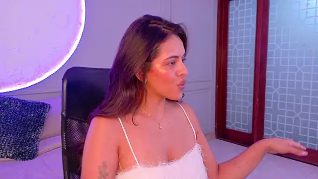 martina duque  online show from March 4, 2026, 8:38 pm