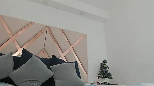 Snapshot of emma_castilloo chatting on December 15, 2025, 11:10 pm emma castilloo online show from December 15, 2025, 11:10 pm