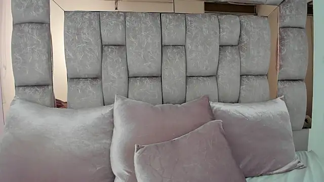 Snapshot of emma_castilloo chatting on April 14, 2026, 10:48 pm emma castilloo online show from April 14, 2026, 10:48 pm