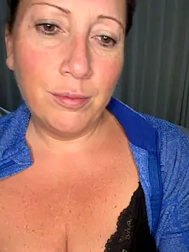 xsexycurvymilf online show from October 6, 2025, 2:07 pm