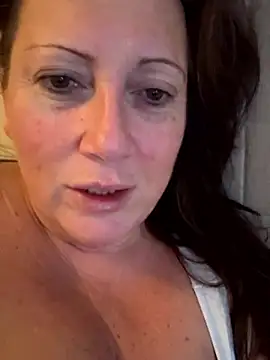 xsexycurvymilf online show from November 25, 2025, 7:52 am