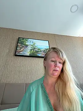 EmmaInLove23 online show from June 7, 2026, 1:55 am