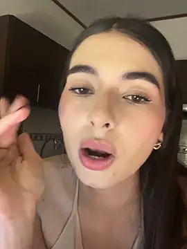 Coralinee 01 online show from November 30, 2025, 3:07 am