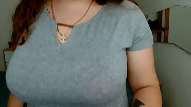Snapshot of leila_beayte_ chatting on October 7, 2025, 4:30 pm leila beayte online show from October 7, 2025, 4:30 pm