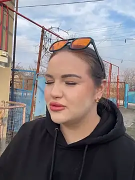 Snapshot of leila_beayte_ chatting on March 22, 2025, 2:14 pm leila beayte online show from March 22, 2025, 2:14 pm