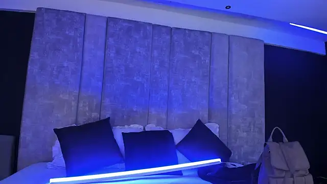 Amareto  online show from April 15, 2026, 10:10 am